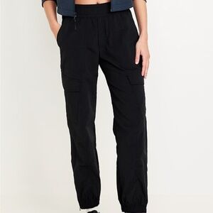 Black highwaisted cargo pants